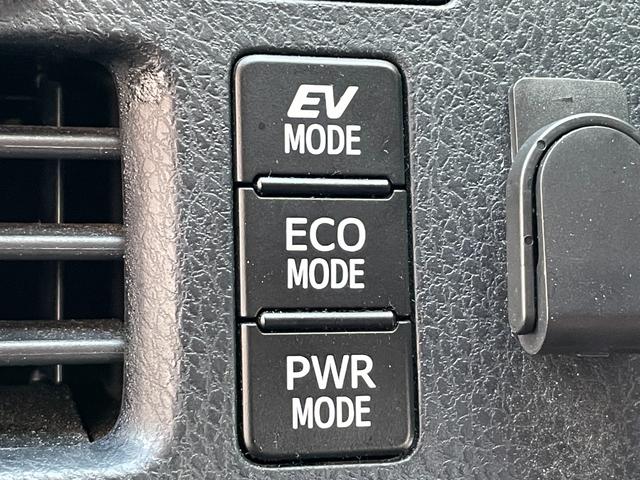 ヴォクシー ハイブリッドＶ　ＦＵ１８１０　ＬＥＤヘッド　７人乗りキャプテンシート　ウォークスルー　両側パワスラ　ワイヤレススマホ充電器　ルーフスピーカー　シートヒーター　クルーズコントロール　ドライブレコーダー　純正１５ＡＷ（33枚目）
