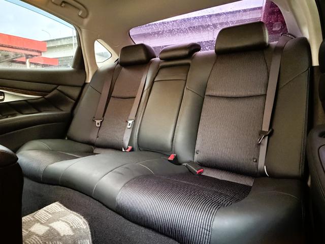 フーガ ２５０ＧＴ　ＦＵ１９３５　ＨＩＤヘッド　ＬＥＤフォグ　オートライト　ハーフレザーシート　パワーシート　シートメモリー　クルーズコントロール　エイムゲインフルエアロ　タナベ車高調ローダウン　エイムゲイン２０ＡＷ（32枚目）