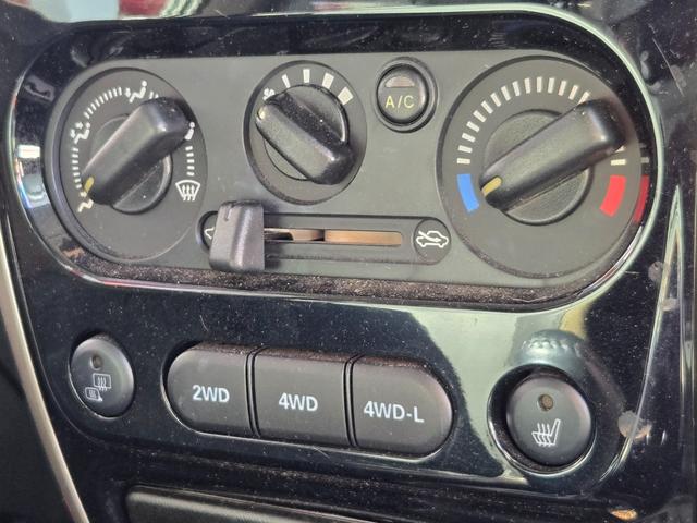 ジムニー ランドベンチャー　ＦＵ１９２２　ストラーダＳＤナビ　ＣＤ　ＤＶＤ　ＳＤ　地デジフルセグ　ハンズフリー　革巻ハンドル　ＨＩＤヘッドライト　フォグランプ　ＬＥＤデイライト　シートヒーター　電子制御機能型４ＷＤ　レザーシート（27枚目）