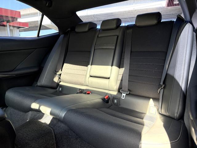 ＩＳ ＩＳ３００ｈ　Ｆスポーツ　ＦＵ１９５０　ＬＥＤヘッド　ＬＥＤフォグ　サンルーフ　クルーズコントロール　ドライブレコーダー　専用スポーツシート　専用フロアマット　専用フロント・リアエアロバンパー　専用グリル　専用１８ＡＷ（21枚目）