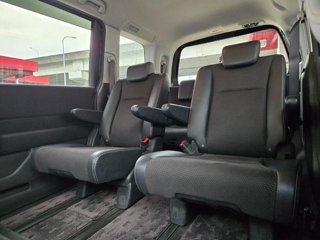 ステップワゴンスパーダ Ｚ　クールスピリット　ＦＵ１９６９　純正インターナビ　ＣＤ　ＤＶＤ　ＭＳＶ　地デジフルセグ　バックカメラ　ビルトインＥＴＣ　革巻ハンドル　ステアリングスイッチ　クルーズコントロール　パドルシフト　オートライト（12枚目）