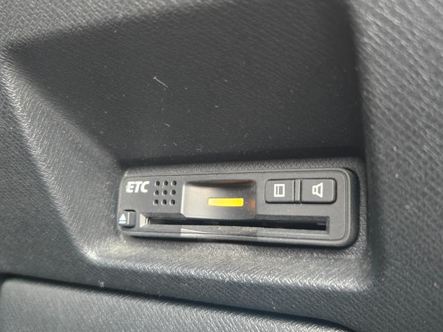 ステップワゴンスパーダ Ｚ　クールスピリット　ＦＵ１９６９　純正インターナビ　ＣＤ　ＤＶＤ　ＭＳＶ　地デジフルセグ　バックカメラ　ビルトインＥＴＣ　革巻ハンドル　ステアリングスイッチ　クルーズコントロール　パドルシフト　オートライト（20枚目）