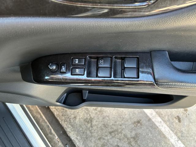 エルグランド ライダー ブラックライン 黒本革マニュアルシート FU1980 純正HDDナビ 地デジフルセグTV CD DVD USB Bluetooth ハンズフリー フリップダウンモニター ETC車載器 アラウンドビューモニター 革巻ステアリング(31枚目)