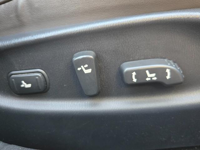 フーガハイブリッド ＶＩＰパッケージ　ＦＵ３０３６　純正ＨＤＤナビ　ＣＤ　ＤＶＤ　ＭＳＶ　地デジフルセグ　Ｂｌｕｅｔｏｏｔｈ　ハンズフリー　バックカメラ　サイドカメラ　ビルトインＥＴＣ　革巻ハンドル　ステアリングスイッチ　クルコン（21枚目）