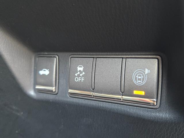 フーガハイブリッド ＶＩＰパッケージ　ＦＵ３０３６　純正ＨＤＤナビ　ＣＤ　ＤＶＤ　ＭＳＶ　地デジフルセグ　Ｂｌｕｅｔｏｏｔｈ　ハンズフリー　バックカメラ　サイドカメラ　ビルトインＥＴＣ　革巻ハンドル　ステアリングスイッチ　クルコン（22枚目）