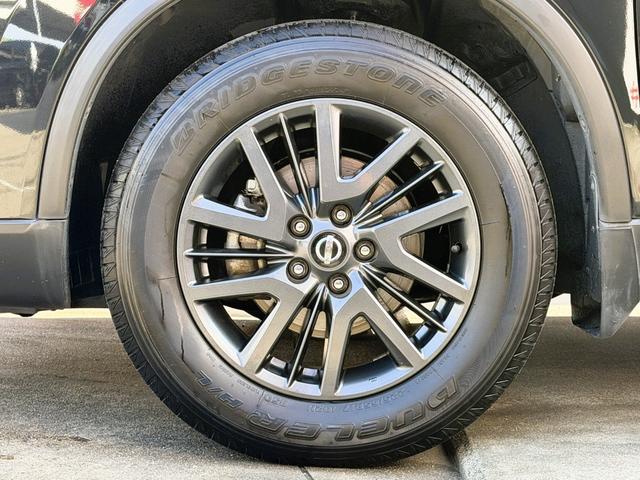 エクストレイル ２０ＸブラクエクストリーマＸエマージェンシブレーキＰ　ＦＵ３０５１　ＬＥＤヘッド　ＬＥＤフォグ　撥水カプロンシート　シートヒーター　４ＷＤ　ヒルディセントコントロール　ルーフレール　ルーフキャリア　車線逸脱防止警報　エマージェンシーブレーキ　純正１７ＡＷ（35枚目）