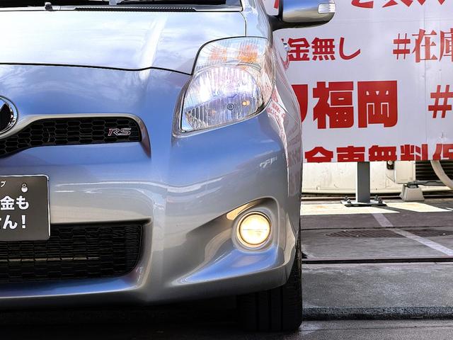 ヴィッツ ＲＳ　ＦＵ３０６９　カロッツェリアナビ　ＤＶＤ　ＳＤ　ワンセグ　バックカメラ　ＥＴＣ　ウインカー付電格ミラー　オートエアコン　革巻きハンドル　キーレス　ＨＩＤヘッド　フォグ　５速マニュアル　純正１６ＡＷ（8枚目）