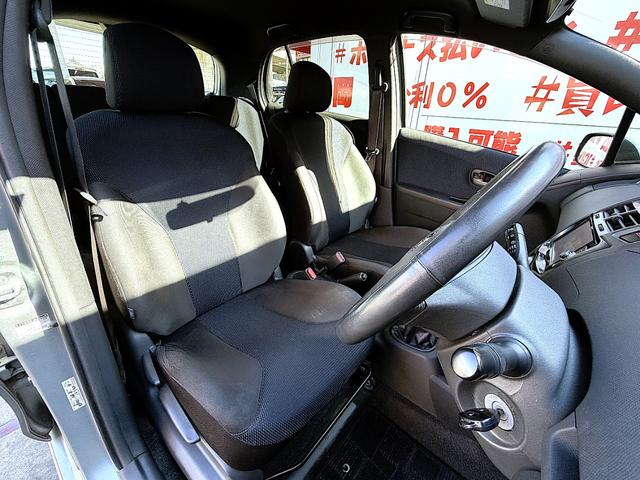 ヴィッツ ＲＳ　ＦＵ３０６９　カロッツェリアナビ　ＤＶＤ　ＳＤ　ワンセグ　バックカメラ　ＥＴＣ　ウインカー付電格ミラー　オートエアコン　革巻きハンドル　キーレス　ＨＩＤヘッド　フォグ　５速マニュアル　純正１６ＡＷ（13枚目）