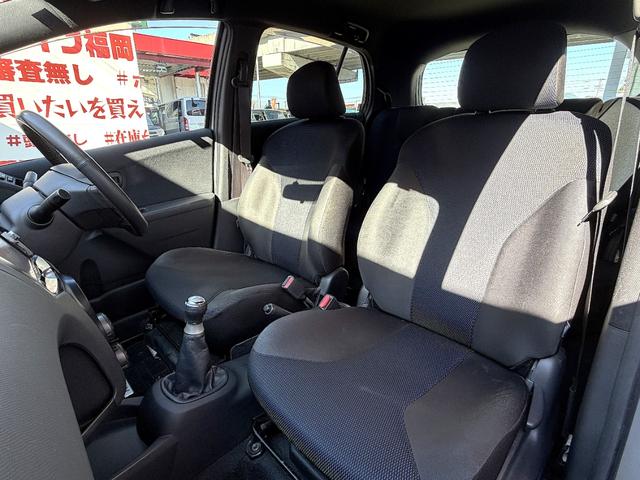 ヴィッツ ＲＳ　ＦＵ３０６９　カロッツェリアナビ　ＤＶＤ　ＳＤ　ワンセグ　バックカメラ　ＥＴＣ　ウインカー付電格ミラー　オートエアコン　革巻きハンドル　キーレス　ＨＩＤヘッド　フォグ　５速マニュアル　純正１６ＡＷ（15枚目）