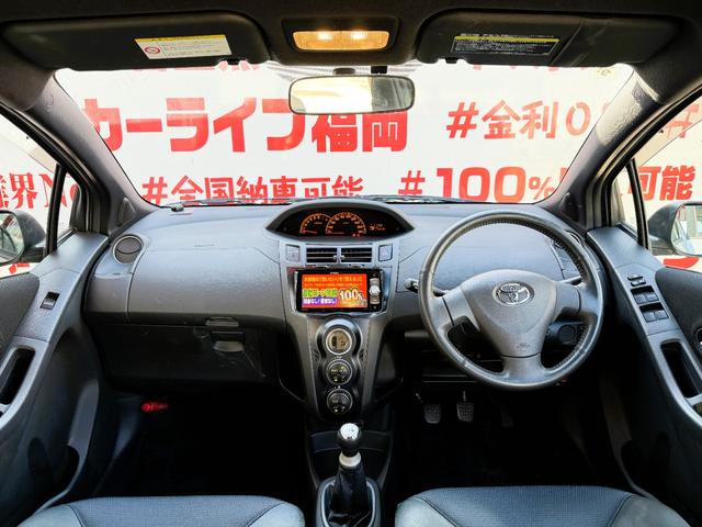 ヴィッツ ＲＳ　ＦＵ３０６９　カロッツェリアナビ　ＤＶＤ　ＳＤ　ワンセグ　バックカメラ　ＥＴＣ　ウインカー付電格ミラー　オートエアコン　革巻きハンドル　キーレス　ＨＩＤヘッド　フォグ　５速マニュアル　純正１６ＡＷ（20枚目）