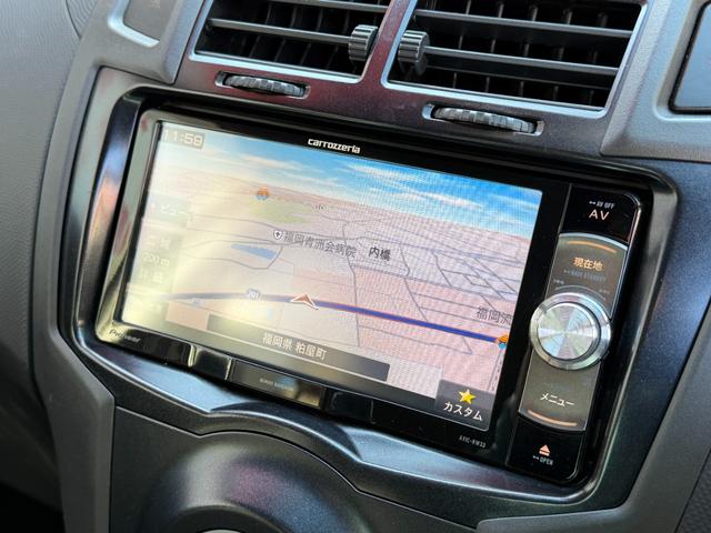 ヴィッツ ＲＳ　ＦＵ３０６９　カロッツェリアナビ　ＤＶＤ　ＳＤ　ワンセグ　バックカメラ　ＥＴＣ　ウインカー付電格ミラー　オートエアコン　革巻きハンドル　キーレス　ＨＩＤヘッド　フォグ　５速マニュアル　純正１６ＡＷ（24枚目）