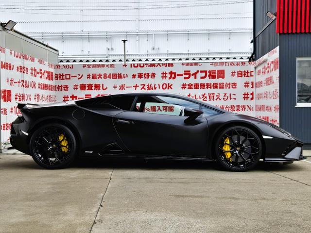 ウラカン 　ＦＵ０９０２　アドペルソナムカラー　マッドブラック　Ｎａｒｖｉ２０インチ鍛造軽量ホイール　イエローカーボンブレーキキャリパー　リアボンネット／ビジブルカーボン　スタイルパック／ハイグロスブラック（7枚目）