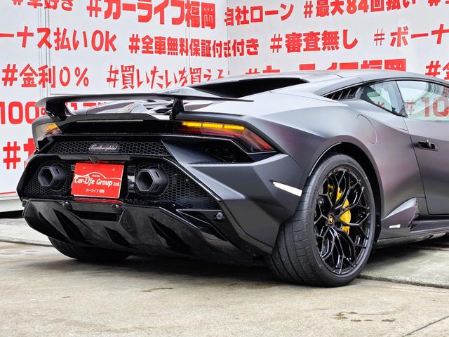 ウラカン 　ＦＵ０９０２　アドペルソナムカラー　マッドブラック　Ｎａｒｖｉ２０インチ鍛造軽量ホイール　イエローカーボンブレーキキャリパー　リアボンネット／ビジブルカーボン　スタイルパック／ハイグロスブラック（10枚目）