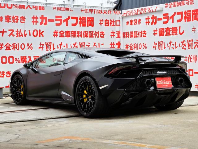 ウラカン 　ＦＵ０９０２　アドペルソナムカラー　マッドブラック　Ｎａｒｖｉ２０インチ鍛造軽量ホイール　イエローカーボンブレーキキャリパー　リアボンネット／ビジブルカーボン　スタイルパック／ハイグロスブラック（11枚目）