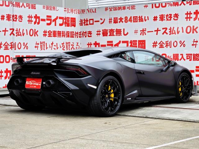 ウラカン 　ＦＵ０９０２　アドペルソナムカラー　マッドブラック　Ｎａｒｖｉ２０インチ鍛造軽量ホイール　イエローカーボンブレーキキャリパー　リアボンネット／ビジブルカーボン　スタイルパック／ハイグロスブラック（12枚目）