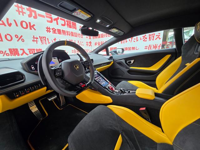 ウラカン 　ＦＵ０９０２　アドペルソナムカラー　マッドブラック　Ｎａｒｖｉ２０インチ鍛造軽量ホイール　イエローカーボンブレーキキャリパー　リアボンネット／ビジブルカーボン　スタイルパック／ハイグロスブラック（13枚目）