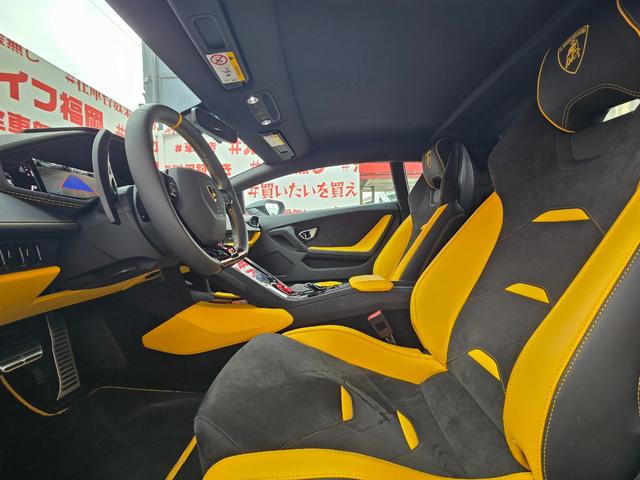 ウラカン 　ＦＵ０９０２　アドペルソナムカラー　マッドブラック　Ｎａｒｖｉ２０インチ鍛造軽量ホイール　イエローカーボンブレーキキャリパー　リアボンネット／ビジブルカーボン　スタイルパック／ハイグロスブラック（15枚目）