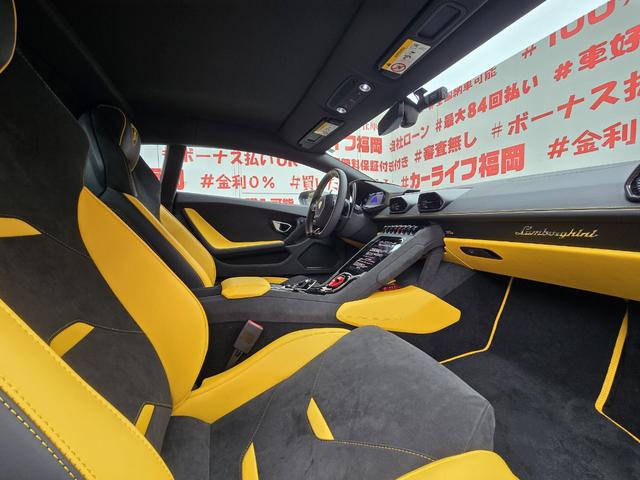 ウラカン 　ＦＵ０９０２　アドペルソナムカラー　マッドブラック　Ｎａｒｖｉ２０インチ鍛造軽量ホイール　イエローカーボンブレーキキャリパー　リアボンネット／ビジブルカーボン　スタイルパック／ハイグロスブラック（17枚目）