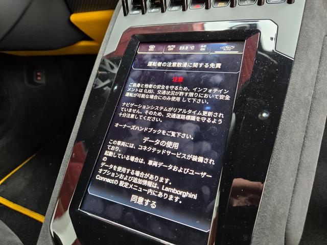 ウラカン 　ＦＵ０９０２　アドペルソナムカラー　マッドブラック　Ｎａｒｖｉ２０インチ鍛造軽量ホイール　イエローカーボンブレーキキャリパー　リアボンネット／ビジブルカーボン　スタイルパック／ハイグロスブラック（20枚目）