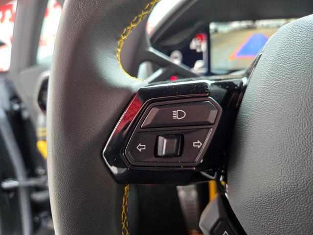 ウラカン 　ＦＵ０９０２　アドペルソナムカラー　マッドブラック　Ｎａｒｖｉ２０インチ鍛造軽量ホイール　イエローカーボンブレーキキャリパー　リアボンネット／ビジブルカーボン　スタイルパック／ハイグロスブラック（28枚目）