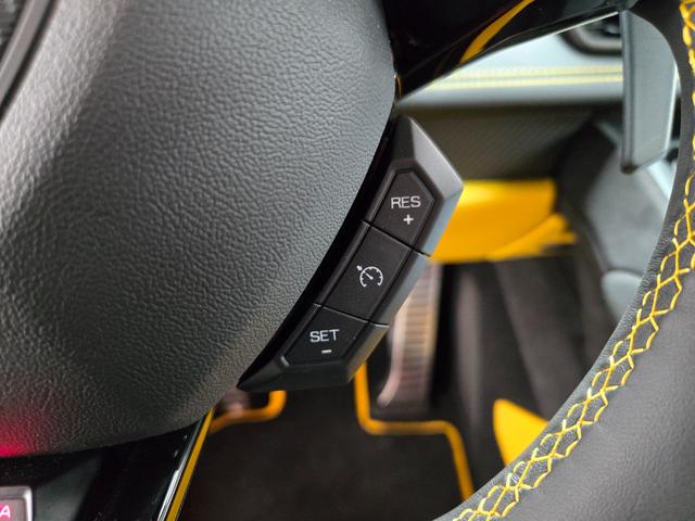 ウラカン 　ＦＵ０９０２　アドペルソナムカラー　マッドブラック　Ｎａｒｖｉ２０インチ鍛造軽量ホイール　イエローカーボンブレーキキャリパー　リアボンネット／ビジブルカーボン　スタイルパック／ハイグロスブラック（31枚目）