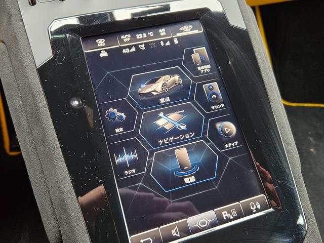 ウラカン 　ＦＵ０９０２　アドペルソナムカラー　マッドブラック　Ｎａｒｖｉ２０インチ鍛造軽量ホイール　イエローカーボンブレーキキャリパー　リアボンネット／ビジブルカーボン　スタイルパック／ハイグロスブラック（34枚目）