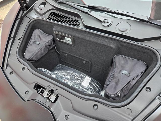 ウラカン 　ＦＵ０９０２　アドペルソナムカラー　マッドブラック　Ｎａｒｖｉ２０インチ鍛造軽量ホイール　イエローカーボンブレーキキャリパー　リアボンネット／ビジブルカーボン　スタイルパック／ハイグロスブラック（42枚目）