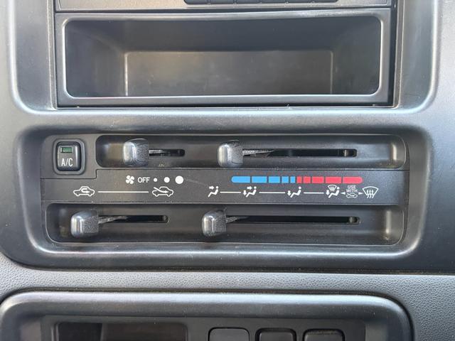 ハイゼットカーゴ クルーズ　ＦＵ３１８８　純正オーディオ（ＡＭ・ＦＭ・ＣＤ）パワーウインドウ　電格ミラー　ヘットライトレベライザー　オーバーヘッドコンソール　ドアバイザー　　エアコン　パワーステアリング　Ｗエアバッグ（19枚目）