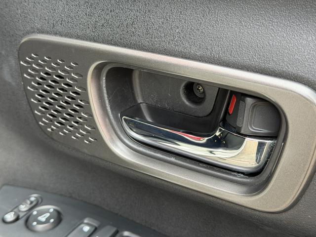 Ｎ－ＢＯＸカスタム ベースグレード　ＦＵ３１９３　純正８インチナビ　Ｂｌｕｅｔｏｏｔｈ　ＵＳＢ　フルセグ　バックカメラ　ビルトインＥＴＣ　ウインカー付ドアミラー　ＬＥＤヘット　ＬＥＤフォグ　両側パワスラ　シートヒーター　ホンダセンシング（17枚目）