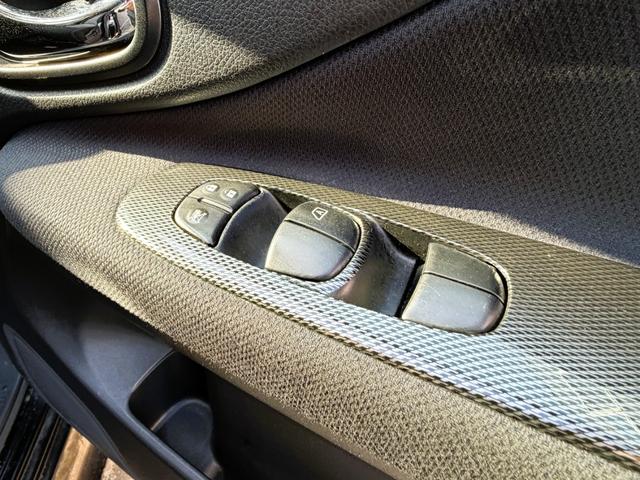 セレナ ライダー　ＦＵ３２１７　Ｂｌｕｅｔｏｏｔｈ　フルセグ　バックカメラ　ＥＴＣ　　ＨＩＤヘッド　フォグ　オートライト　両側パワスラ　リアサイドシェード　ウォークスルー　クルーズコントロール　フリップダウンモニター（10枚目）