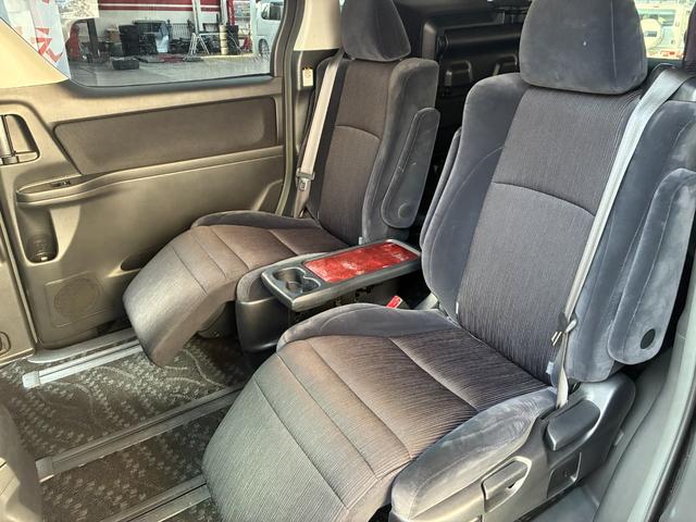 ヴェルファイア ２．４Ｚ　ＦＵ３２１６　エクリプスＨＤＤナビ　地デジフルセグＴＶ　ＣＤ　ＤＶＤ　アルパイン製フリップダウンモニター　ＥＴＣ車載器　バックカメラ　オートライト　ＨＩＤヘッドライト　フロントフォグライト　Ｗエアコン（17枚目）