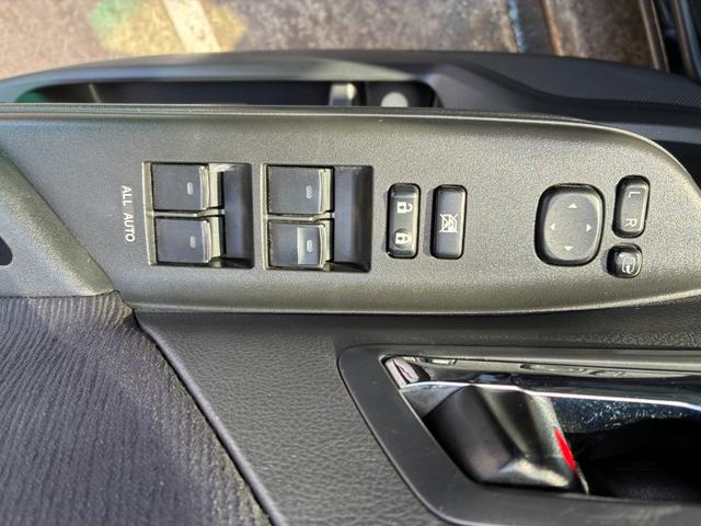 ヴェルファイア ３．５Ｚ　ＦＵ３３００　ストラーダＳＤナビ　地デジフルセグＴＶ　ＣＤ　ＤＶＤ　Ｂｌｕｅｔｏｏｔｈ　バックカメラ　オートライト　ＨＩＤヘッドライト　ＨＩＤフォグライト　オートエアコン　Ｗエアコン　ＥＴＣ車載器（28枚目）