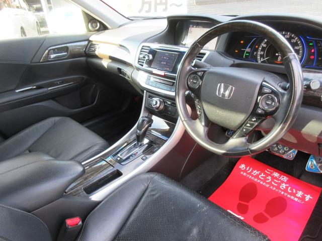 アコードハイブリッド ＥＸ　ワンオーナー　純正ナビ　地デジ　バックカメラ　Ｂｌｕｅｔｏｏｔｈ　黒革パワーシート　シートヒーター　アダプティブクルコン　無限（エアロ・グリルガーニッシュ・フロアマット・ミラー）ＬＥＤ　１年保証（4枚目）