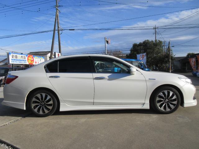 アコードハイブリッド ＥＸ　ワンオーナー　純正ナビ　地デジ　バックカメラ　Ｂｌｕｅｔｏｏｔｈ　黒革パワーシート　シートヒーター　アダプティブクルコン　無限（エアロ・グリルガーニッシュ・フロアマット・ミラー）ＬＥＤ　１年保証（48枚目）