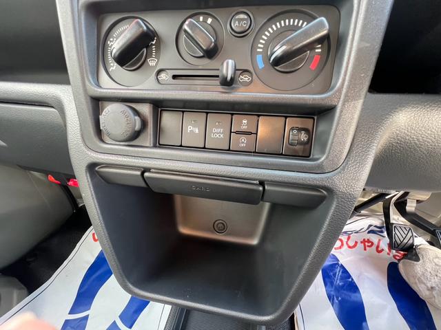 キャリイトラック KCエアコン・パワステ農繁仕様 届出済未使用車 デフロック パートタイム4WD 高低二段切替式 5速ミッション キーレスエントリー パワーウィンド付 アイドリングストップ 横滑り防止装置(8枚目)