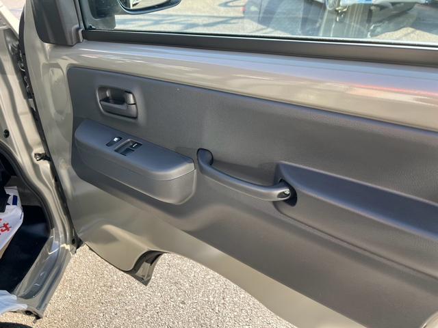 キャリイトラック KCエアコン・パワステ農繁仕様 届出済未使用車 デフロック パートタイム4WD 高低二段切替式 5速ミッション キーレスエントリー パワーウィンド付 アイドリングストップ 横滑り防止装置(13枚目)