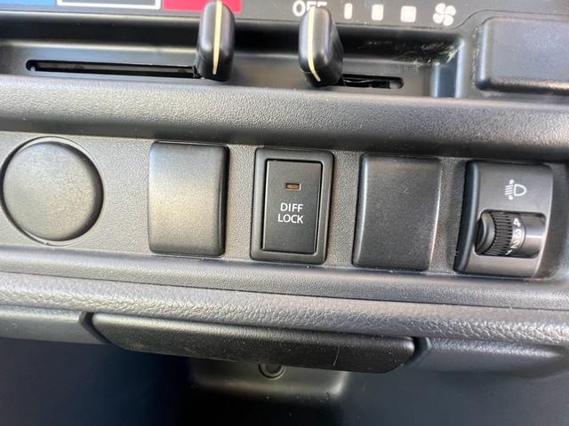 キャリイトラック ＫＣパワステ農繁仕様　４ＷＤ　デフロック　走行２６９１１ｋｍ　車検２年付　４枚リーフ　５速ミッション　パワーステアリング　三方開　積載可能量３５０ｋｇ（8枚目）