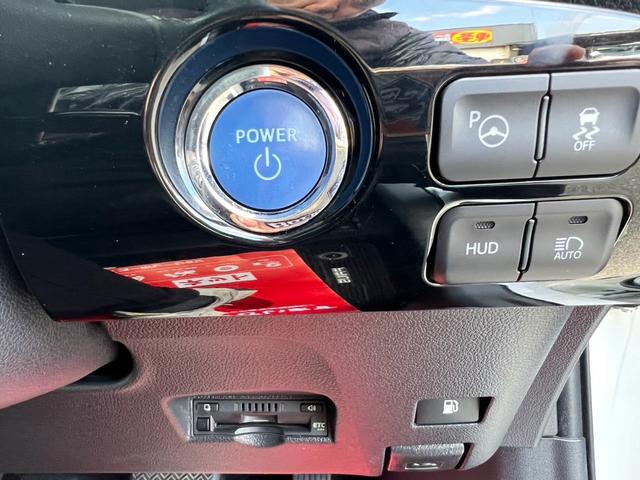 プリウス Ｓセーフティプラス　エアロ　ＬＥＤヘッドライト　純正９インチナビ地デジＴＶ　バックカメラ　Ｂｌｕｅｔｏｏｔｈ　スマートキー　ＥＴＣ　ヘッドアップディスプレイ　衝突軽減ブレーキ　レーンアシスト　オートマチックハイビーム（8枚目）
