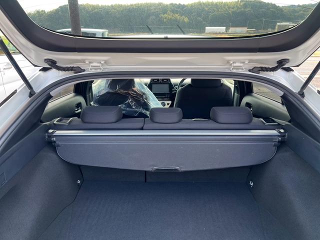 プリウス Ｓセーフティプラス　エアロ　ＬＥＤヘッドライト　純正９インチナビ地デジＴＶ　バックカメラ　Ｂｌｕｅｔｏｏｔｈ　スマートキー　ＥＴＣ　ヘッドアップディスプレイ　衝突軽減ブレーキ　レーンアシスト　オートマチックハイビーム（15枚目）