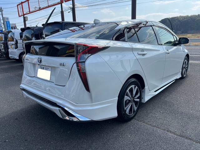 プリウス Ｓセーフティプラス　エアロ　ＬＥＤヘッドライト　純正９インチナビ地デジＴＶ　バックカメラ　Ｂｌｕｅｔｏｏｔｈ　スマートキー　ＥＴＣ　ヘッドアップディスプレイ　衝突軽減ブレーキ　レーンアシスト　オートマチックハイビーム（18枚目）