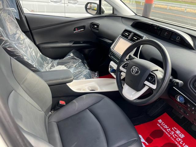 プリウス Ａツーリングセレクション　モデリスタエアロ　ＬＥＤライト　９インチナビ地デジ　Ｂカメラ　Ｂｌｕｅｔｏｏｔｈ　ＥＴＣ　スマートキー　レザーシート　シートヒーター　衝突軽減ブレーキ　レーンディパーチャー　オートマチックハイビーム（7枚目）