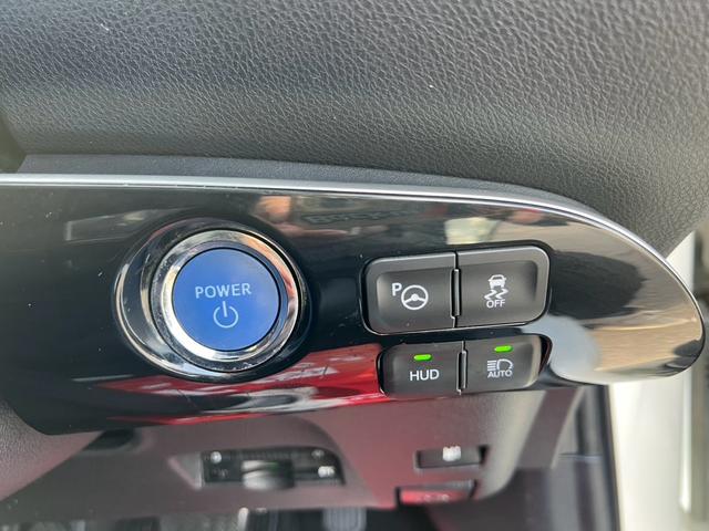 プリウス Ａツーリングセレクション　モデリスタエアロ　ＬＥＤライト　９インチナビ地デジ　Ｂカメラ　Ｂｌｕｅｔｏｏｔｈ　ＥＴＣ　スマートキー　レザーシート　シートヒーター　衝突軽減ブレーキ　レーンディパーチャー　オートマチックハイビーム（11枚目）