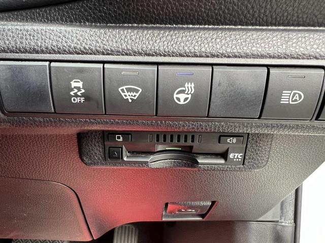 ���X�̍݌Ɏ��q�́A�W���ڂƔ[�ԑO�ɖ�����Ƃ��{�H���܂��B