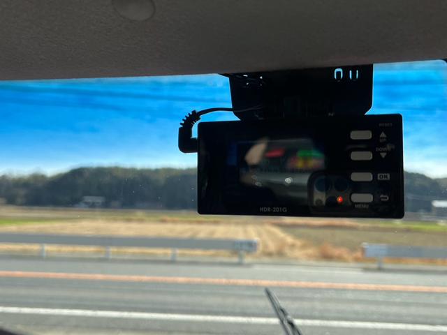 Ｎ－ＢＯＸカスタム Ｇ・Ｌパッケージ　ワンオーナー　あんしんパッケージ　ドライブレコーダー　ディスプレイオーディオ　Ｂｌｕｅｔｏｏｔｈ　スマートキー　ＥＴＣ　レザーステアリング　ＨＩＤヘッドライト　車検２年付（10枚目）