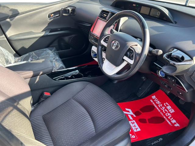 プリウス Ｓセーフティプラス　車検２年付　エアロパーツ　ツーリング１７インチＡＷ　タイヤ新品　９インチナビ地デジＴＶ　バックカメラ　Ｂｌｕｅｔｏｏｔｈ　スマートキー　ＥＴＣ　レーダークルーズコントロール　トヨタセーフティーセンス（7枚目）