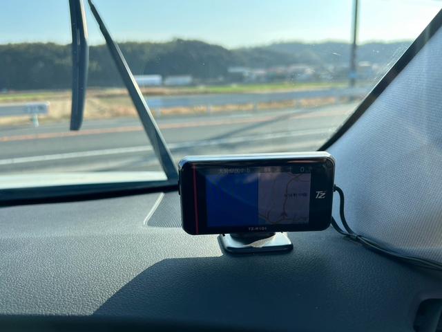 プリウス Ｓセーフティプラス　車検２年付　エアロパーツ　ツーリング１７インチＡＷ　タイヤ新品　９インチナビ地デジＴＶ　バックカメラ　Ｂｌｕｅｔｏｏｔｈ　スマートキー　ＥＴＣ　レーダークルーズコントロール　トヨタセーフティーセンス（13枚目）