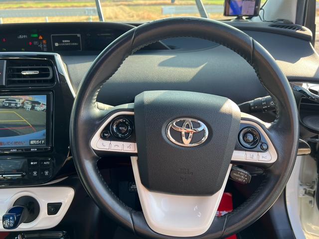 プリウス Ｓセーフティプラス　車検２年付　エアロパーツ　ツーリング１７インチＡＷ　タイヤ新品　９インチナビ地デジＴＶ　バックカメラ　Ｂｌｕｅｔｏｏｔｈ　スマートキー　ＥＴＣ　レーダークルーズコントロール　トヨタセーフティーセンス（14枚目）