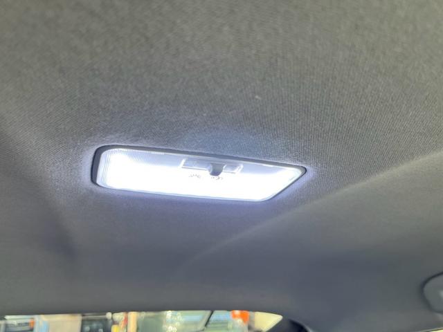 プリウス Ｓセーフティプラス　車検２年付　エアロパーツ　ツーリング１７インチＡＷ　タイヤ新品　９インチナビ地デジＴＶ　バックカメラ　Ｂｌｕｅｔｏｏｔｈ　スマートキー　ＥＴＣ　レーダークルーズコントロール　トヨタセーフティーセンス（17枚目）