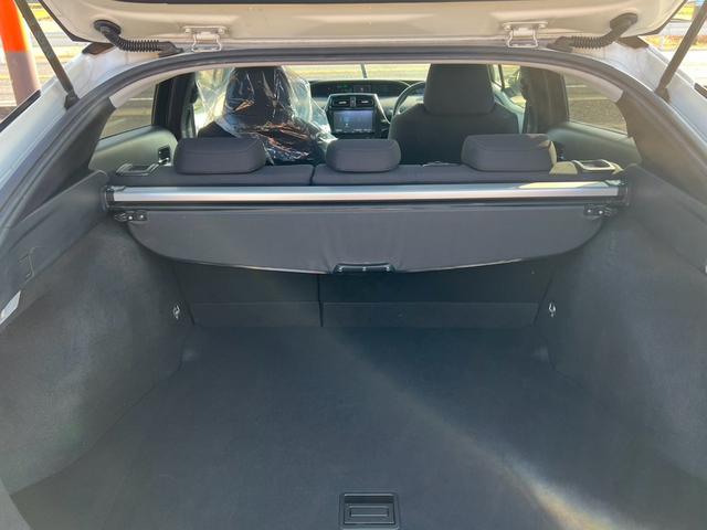 プリウス Ｓセーフティプラス　車検２年付　エアロパーツ　ツーリング１７インチＡＷ　タイヤ新品　９インチナビ地デジＴＶ　バックカメラ　Ｂｌｕｅｔｏｏｔｈ　スマートキー　ＥＴＣ　レーダークルーズコントロール　トヨタセーフティーセンス（19枚目）