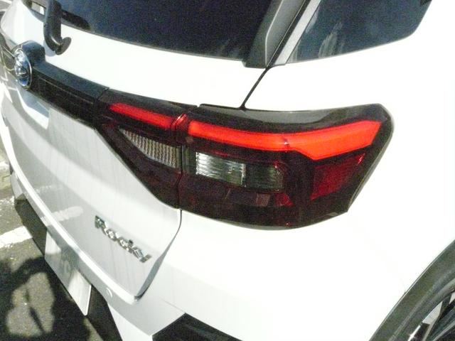 ロッキー プレミアムＧ　ＨＥＶ　アルミホイール　キーフリーシステム　スモークガラス　走行距離１０ｋｍ（33枚目）